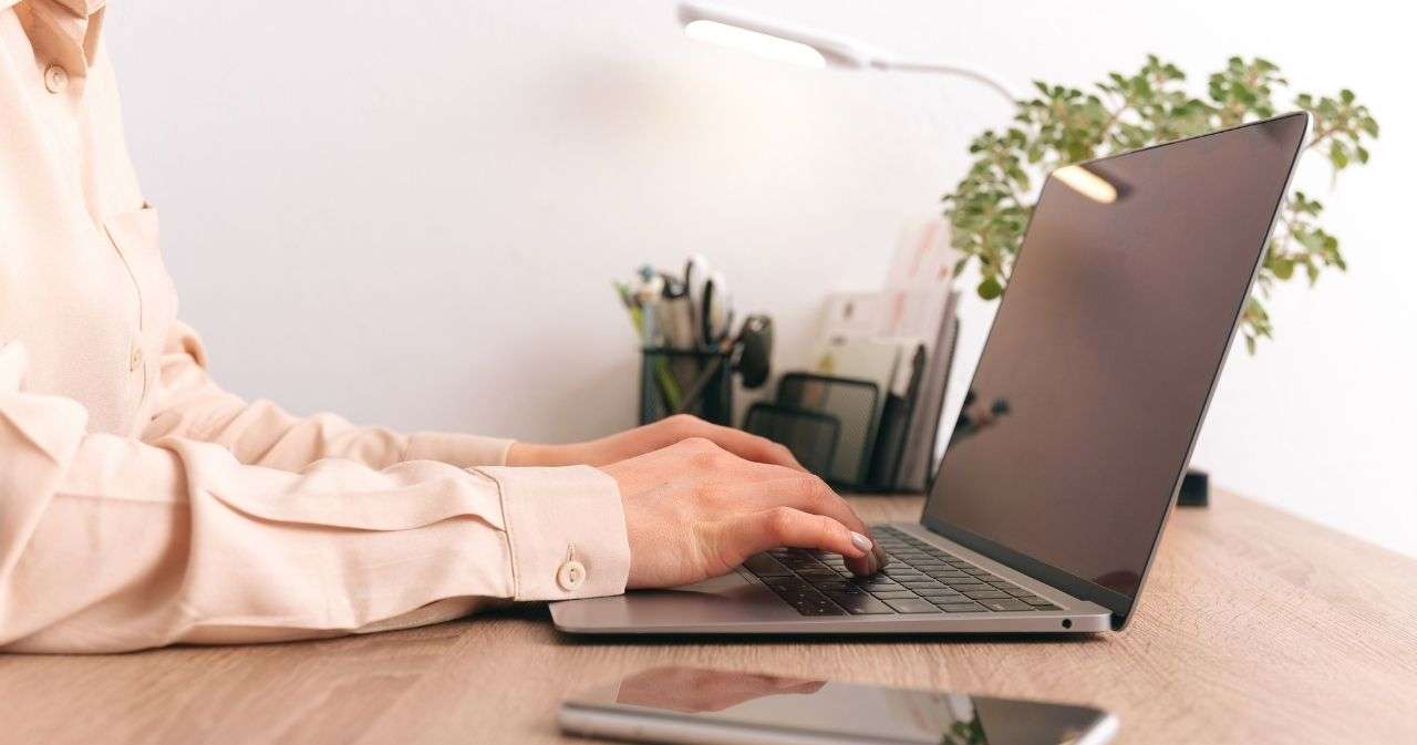 ダブルワーク(Wワーク)とは?意味や副業・兼業との違いを解説