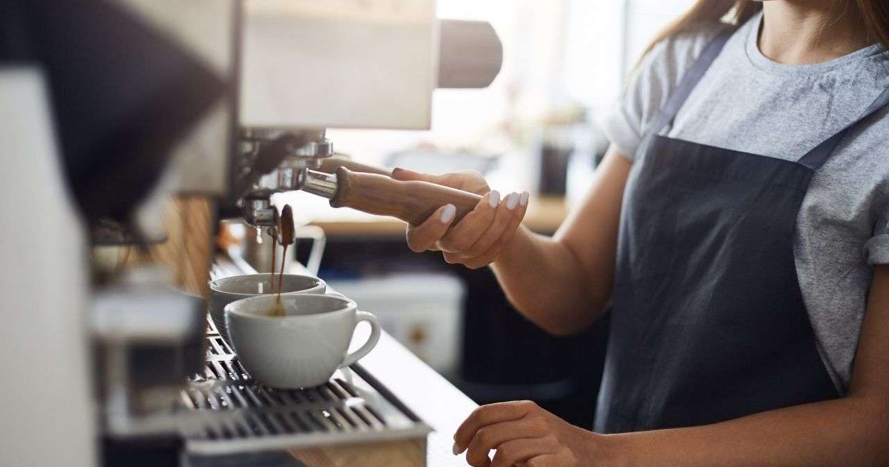 飲食店のホールのバイトで身に付くスキル
