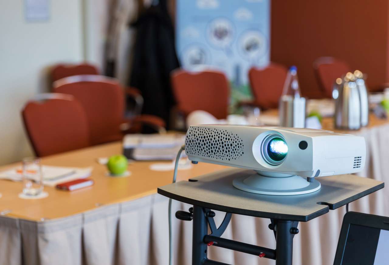 蜿り・・逵・22041342_MotionElements_presentation-room